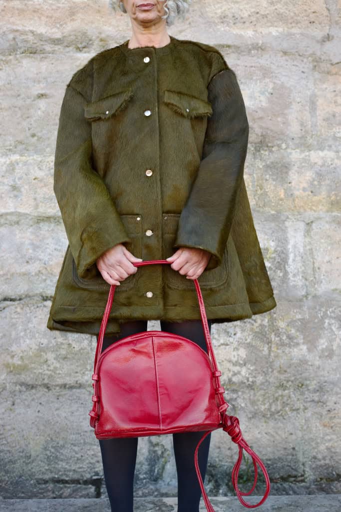 Green coat and Red bag @GLOBALJO, Tights @CALCEDONIA, Shoes @BALENCIAGA