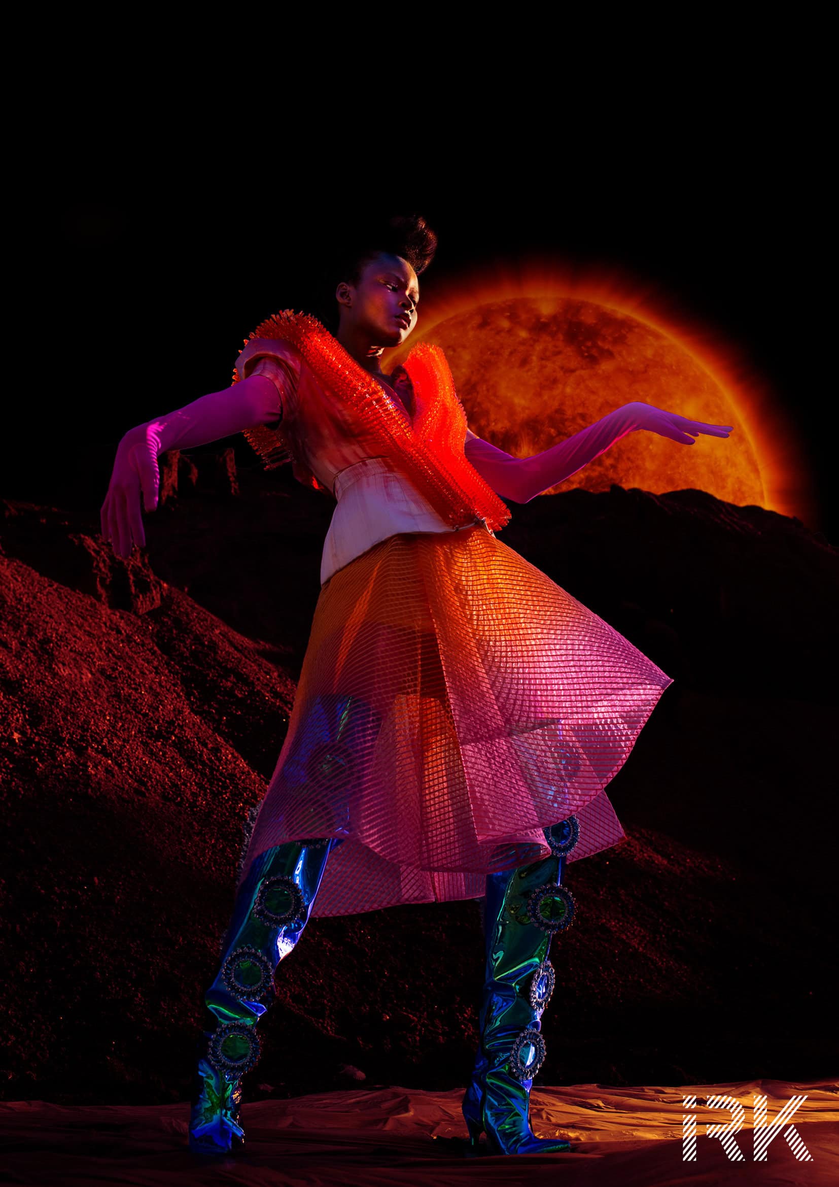 Space age futuristic fashion. Red sun. Structured top On Aura Tout vu, Skirt Gemy Maalouf, long patent boots Seyit Arès.