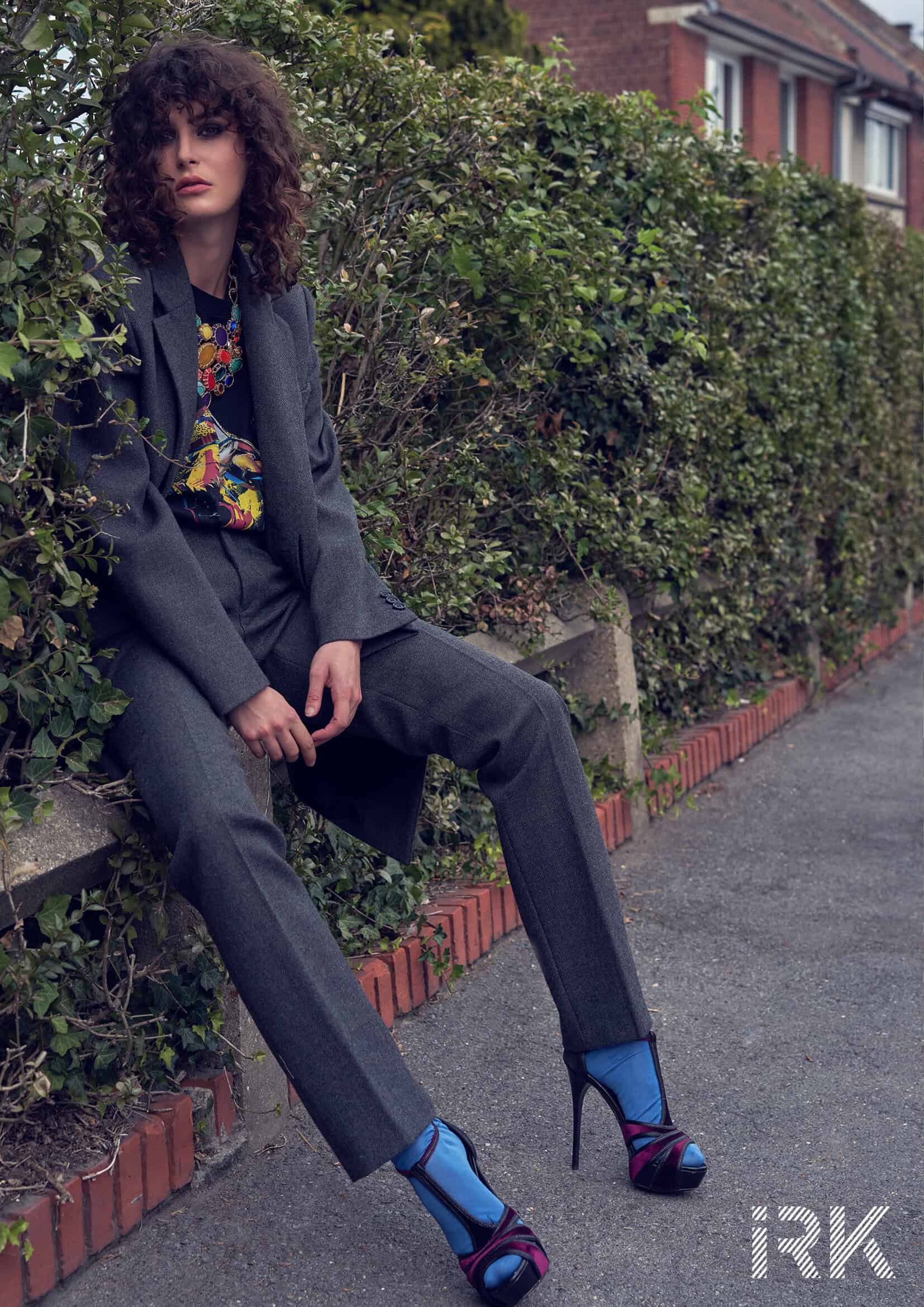 Coat, pants and T-shit suits Barbara Bui, "Ava" necklace with multi-colored stones Boks & Baum, azure blue knee-high socks Falke, leather and velvet sandals Burberry.