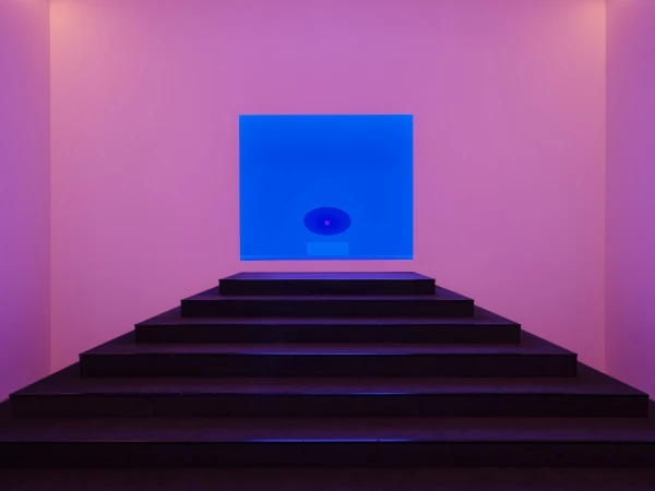 Installation view with James Turrell All Clear (2024), from the series Ganzfeld (1976-) Artwork
© James Turrell. Photo: Thomas Lannes