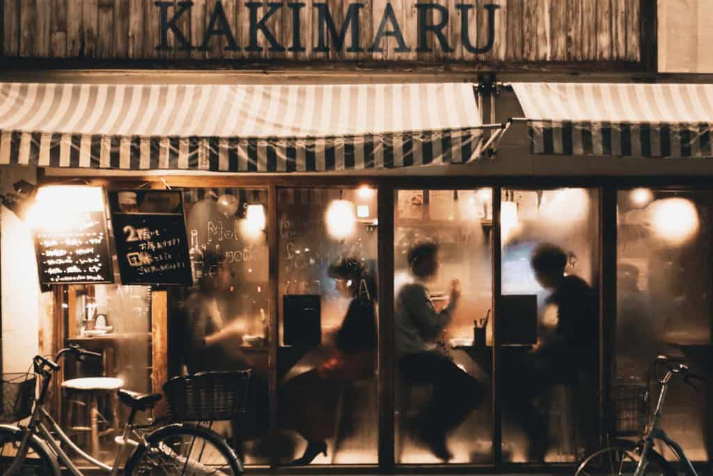 Kai to Shiro Wine no Bar KAKIMARU, glowy conversations © Andreas Stelzer